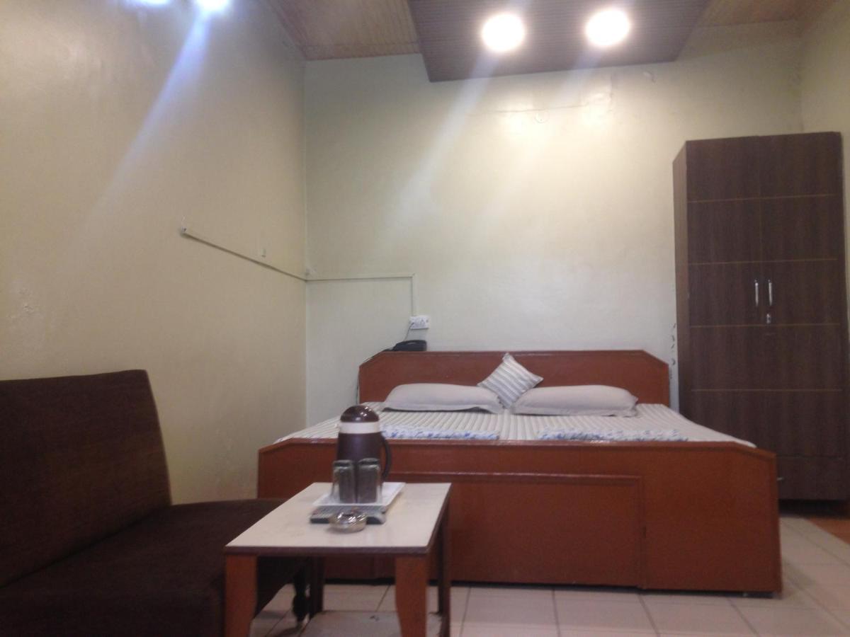 Hotel Palace Amritsar Buitenkant foto