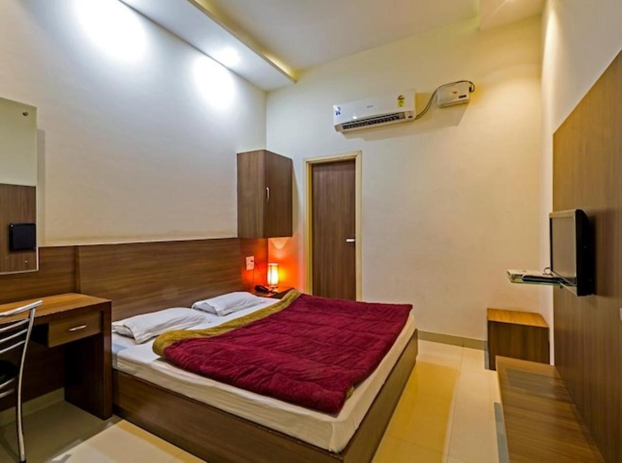 Hotel Palace Amritsar Buitenkant foto