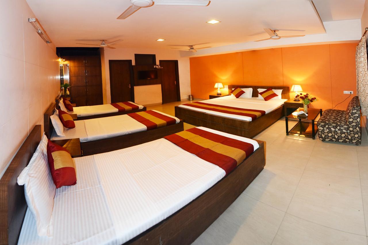 Hotel Palace Amritsar Buitenkant foto