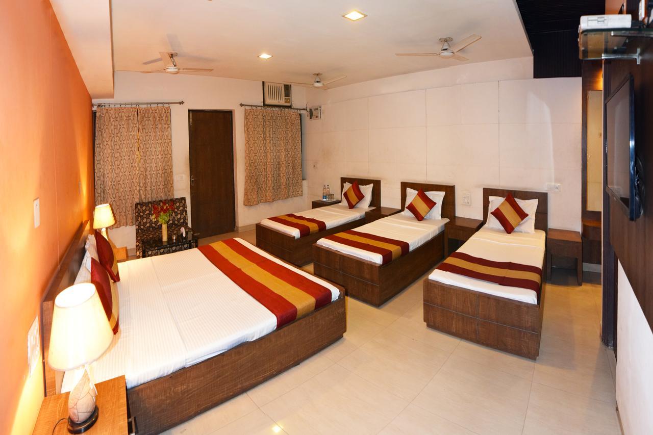 Hotel Palace Amritsar Buitenkant foto