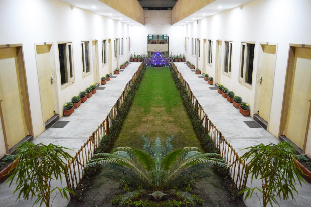 Hotel Palace Amritsar Buitenkant foto