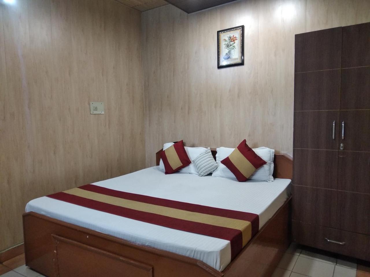 Hotel Palace Amritsar Buitenkant foto