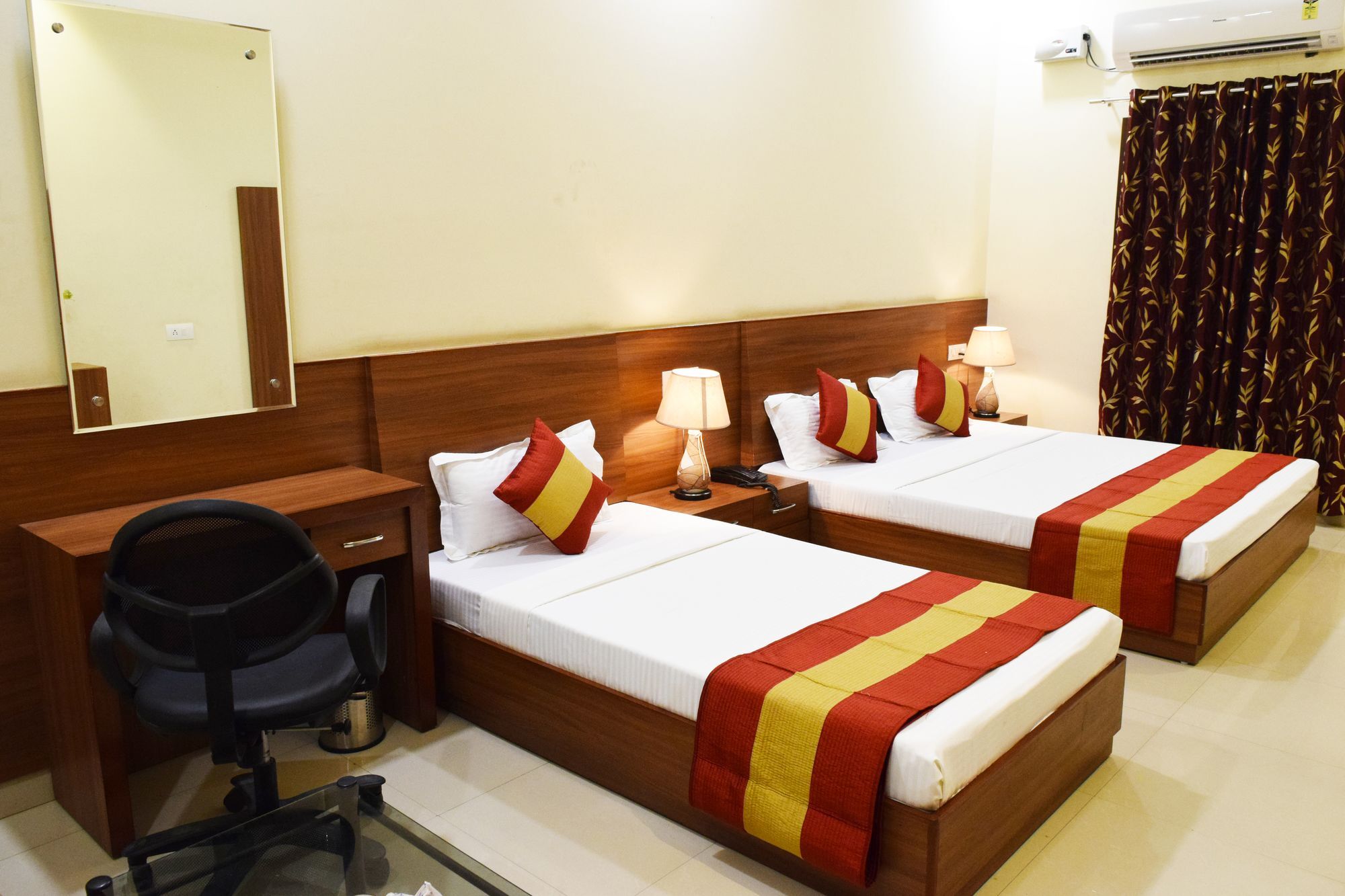 Hotel Palace Amritsar Buitenkant foto
