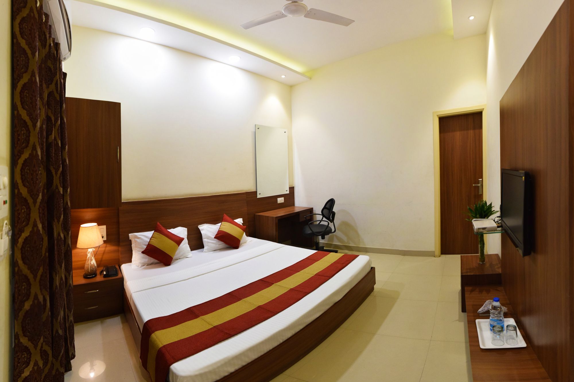 Hotel Palace Amritsar Buitenkant foto