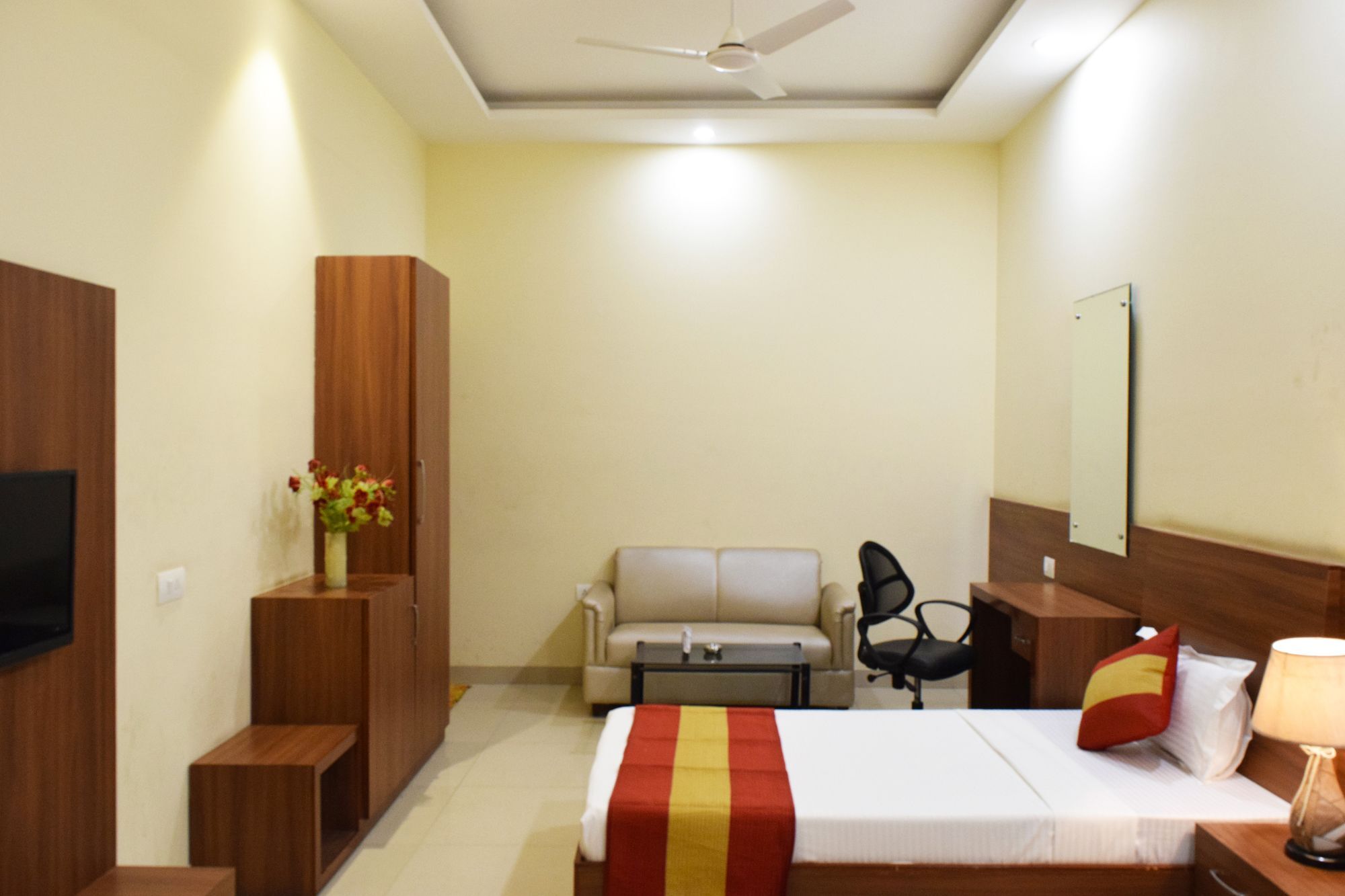 Hotel Palace Amritsar Buitenkant foto