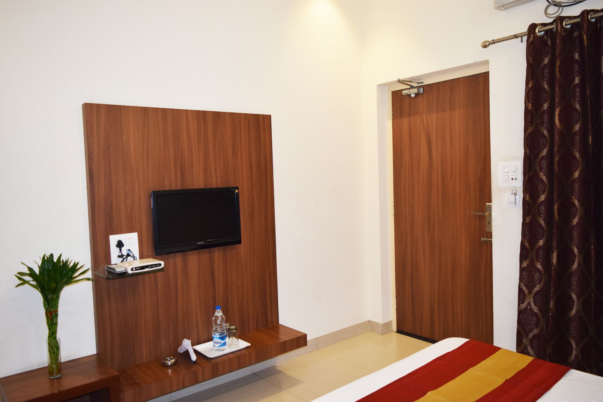 Hotel Palace Amritsar Buitenkant foto